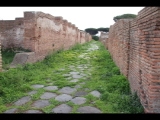 08522 ostia - regio v - insula iii - via del casa pozzo - li - caseggiato dei lottatori (v,iii,1) (haus der ringer) - bli ri sueden - 01-2024.jpg